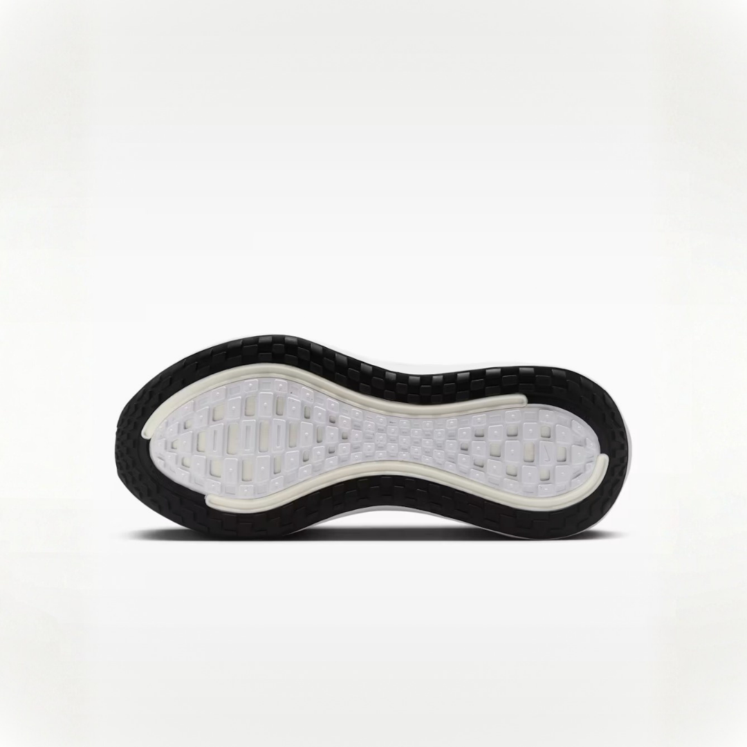 Vomero Plus Black White