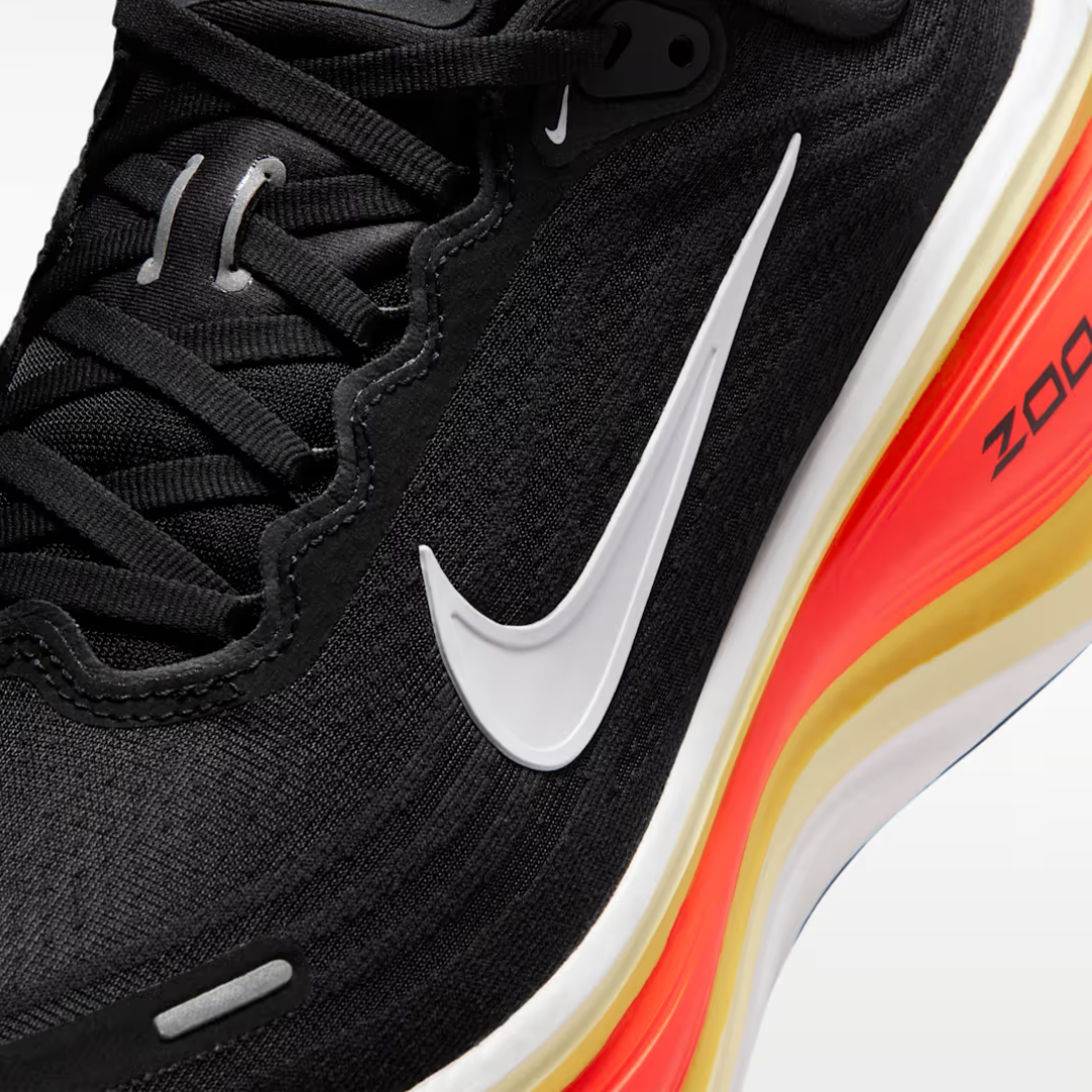 Vomero Plus Black Red