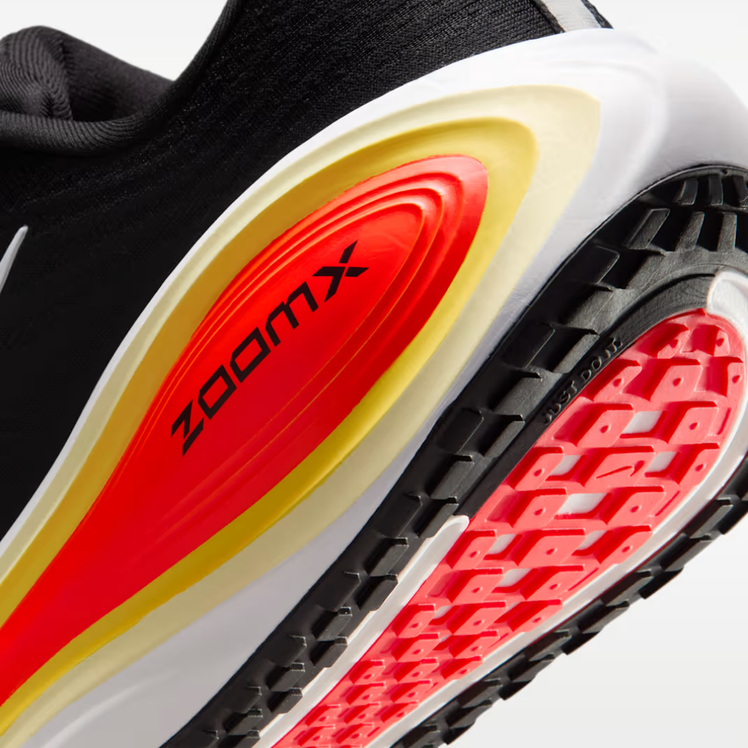 Vomero Plus Black Red